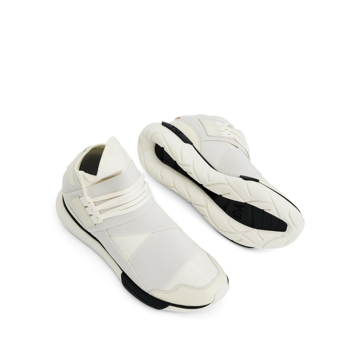 Qasa Sneaker in Cream White/Black