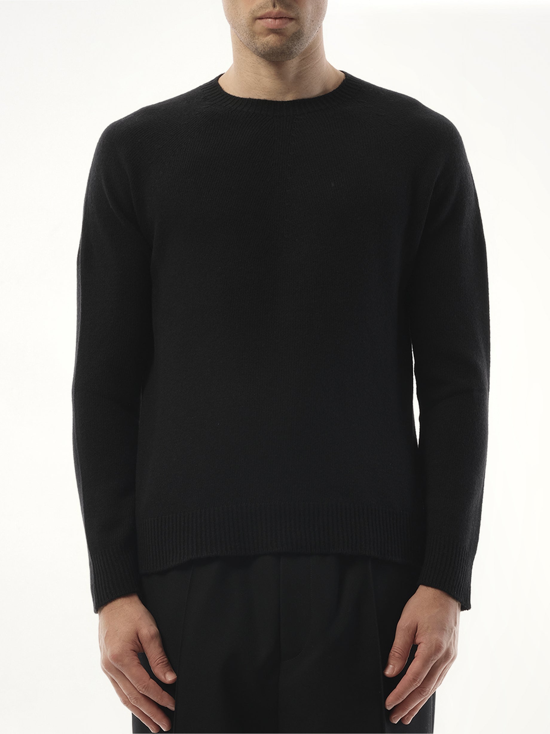 Cashmere Seamless Sweater in Black