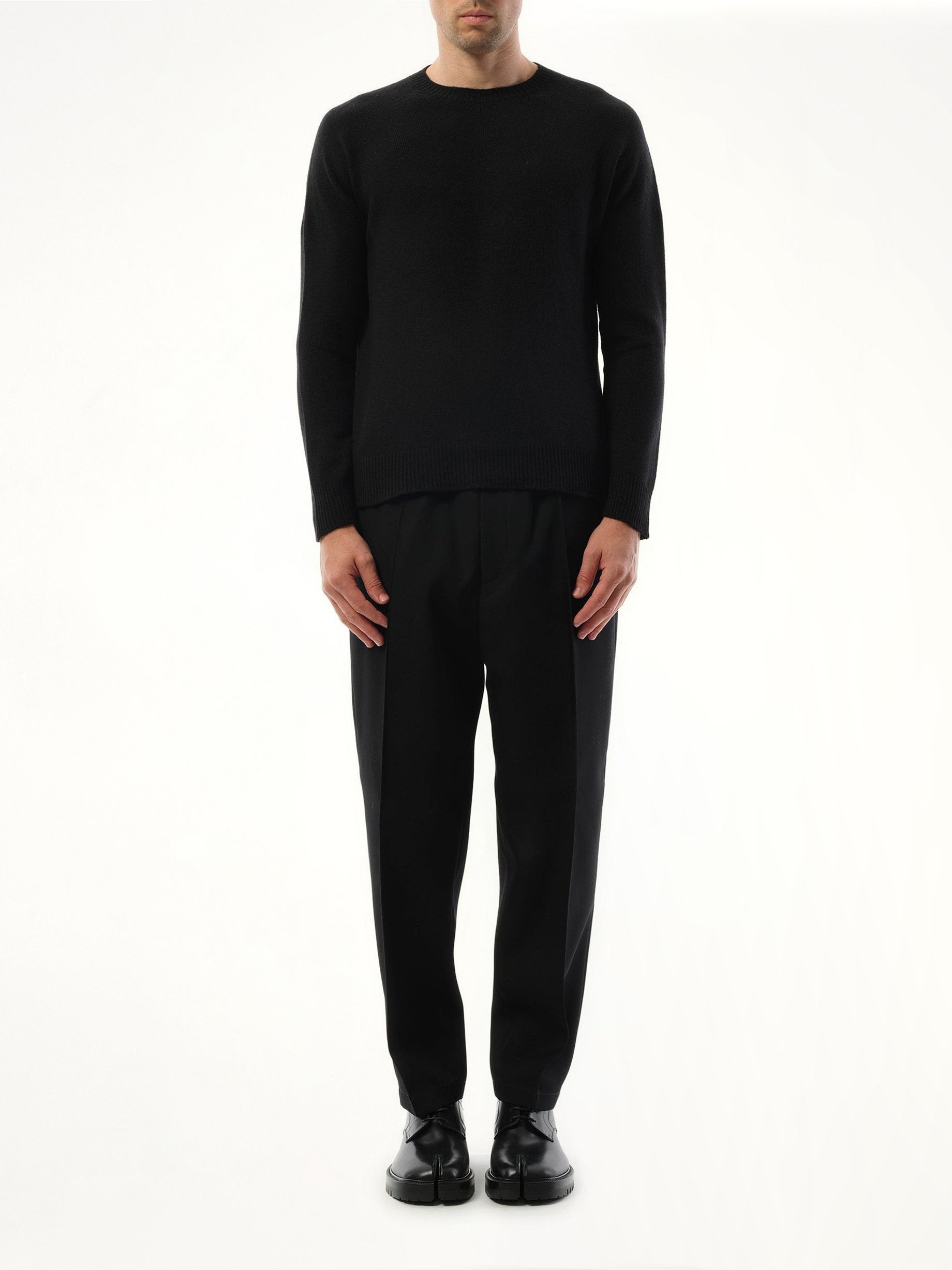 Cashmere Seamless Sweater in Black