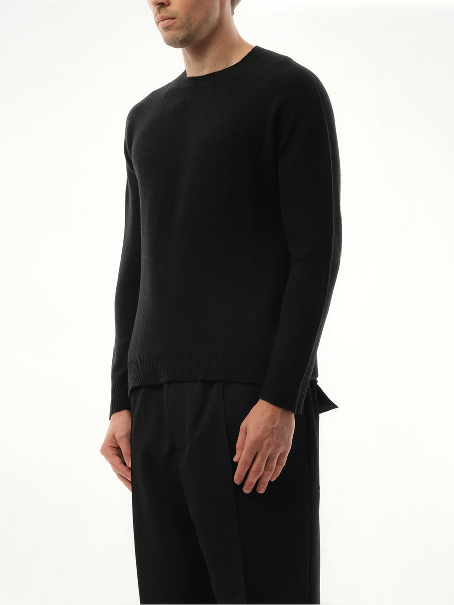 Cashmere Seamless Sweater in Black