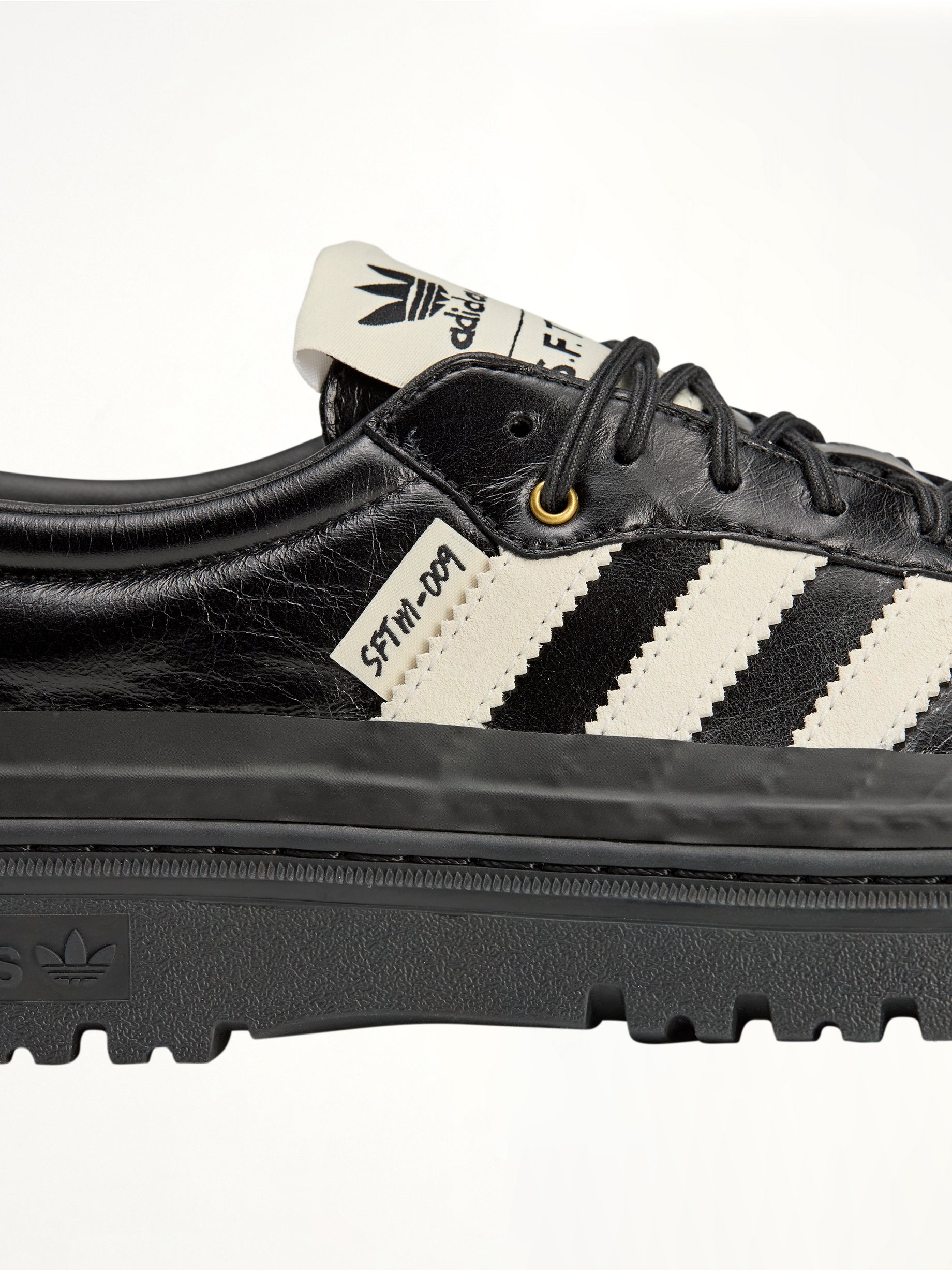 Adidas x SFTM Samba LX Freizeit in Core Black