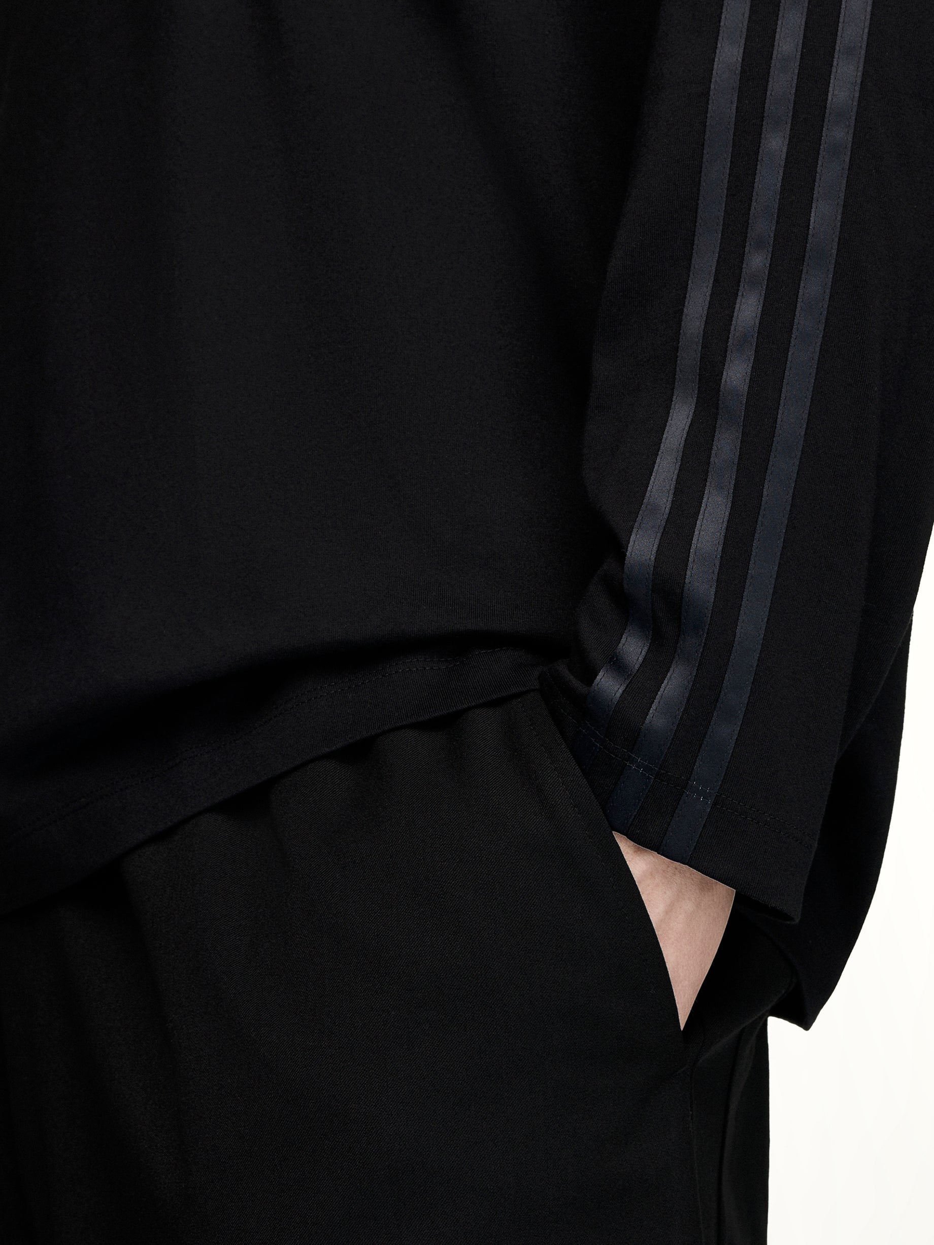 Gradient 3 Stripe LS T-Shirt in Black/Red