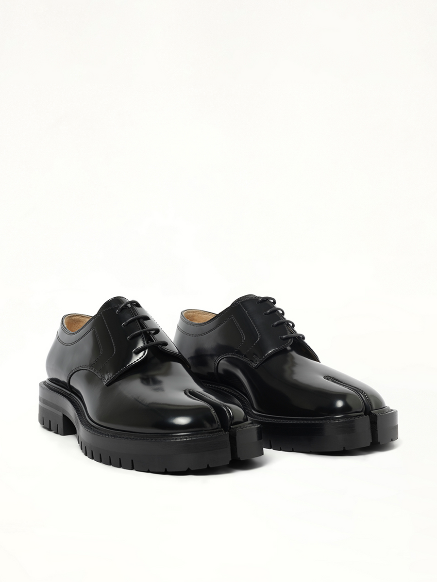 Tabi Lace-Ups Chunky Sole in Black Front View | MAISON MARGIELA