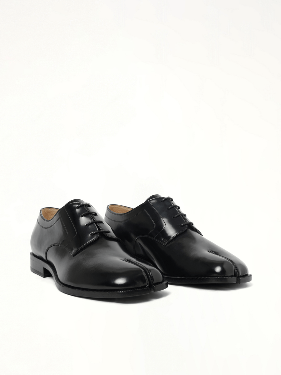 Tabi Lace-Up Derby in Black Front View | MAISON MARGIELA