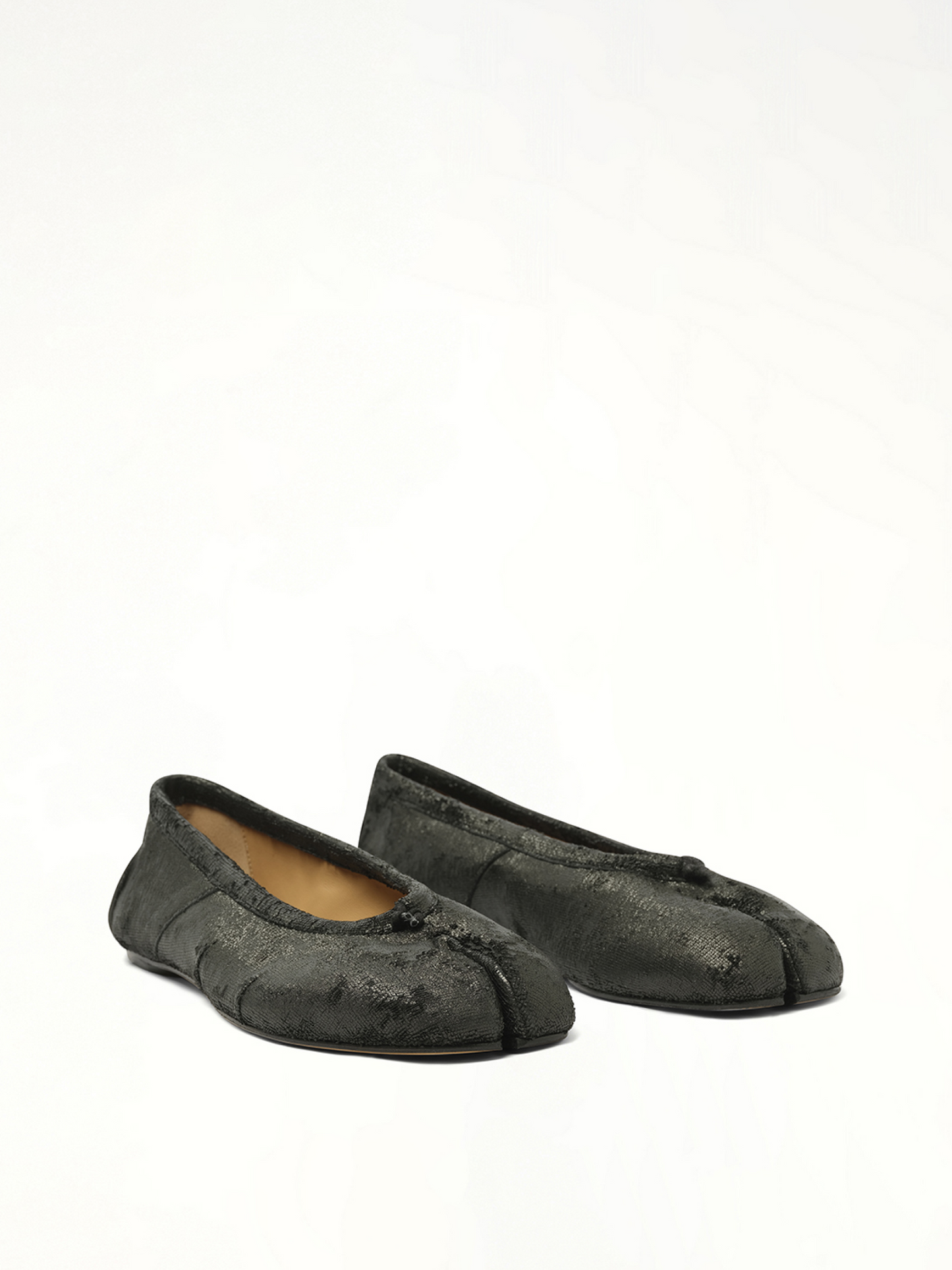 Crackling New Tabi Ballerina in Black