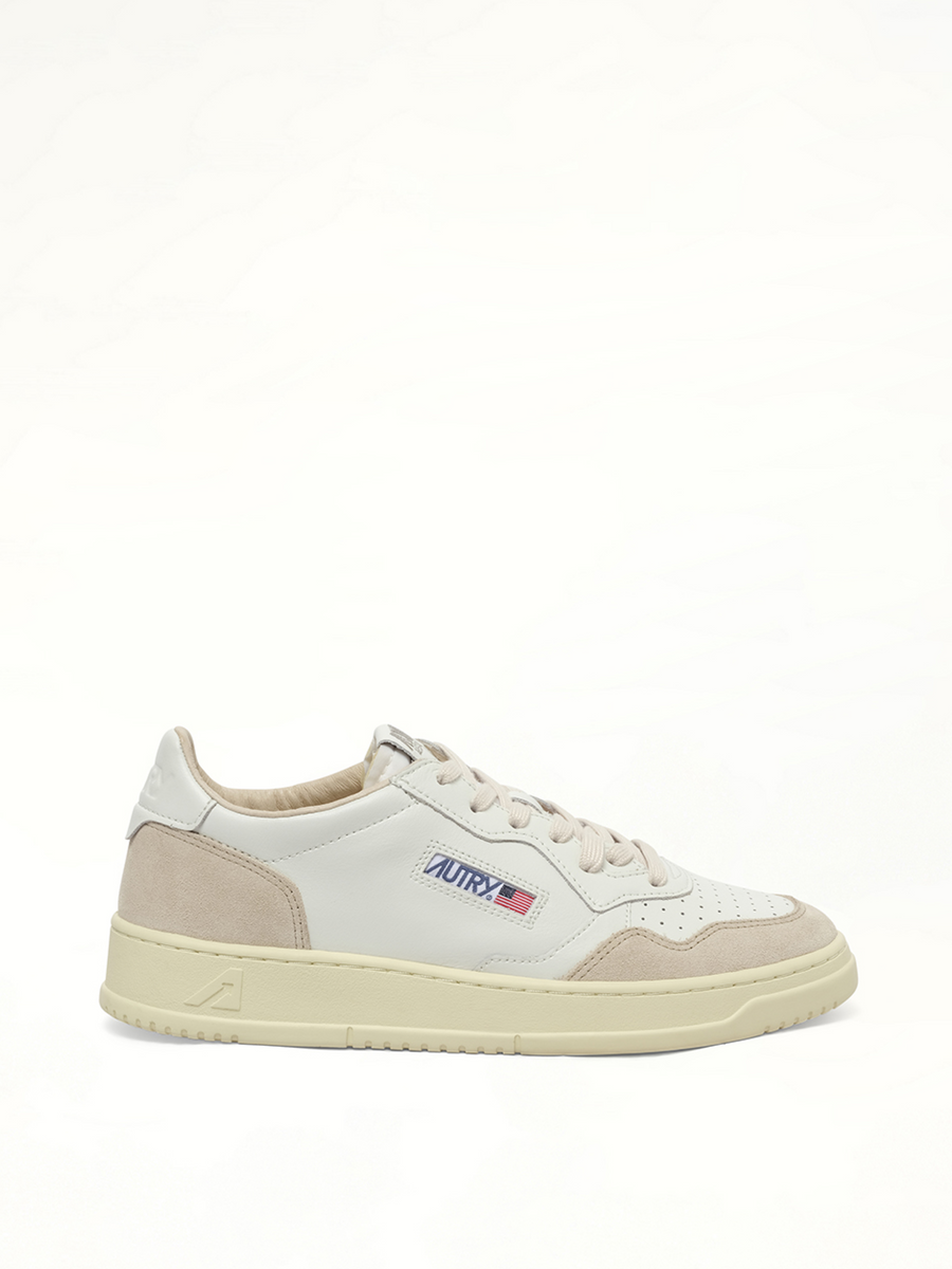 Medalist Low Sneakers in White Side View | AUTRY