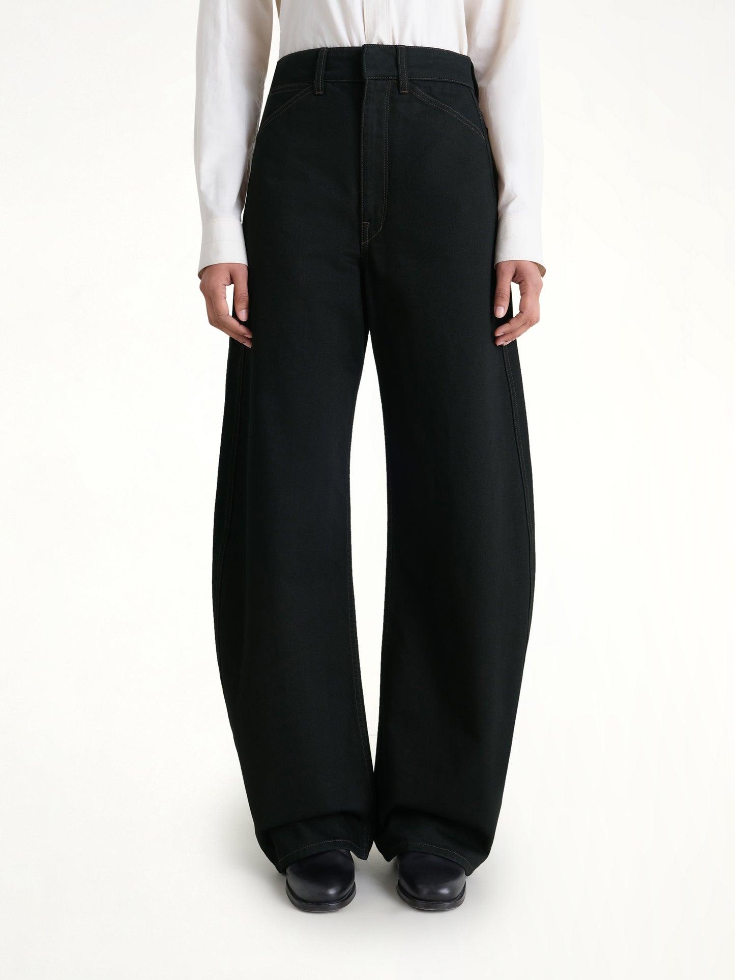 High Waisted Curved Pants in Black