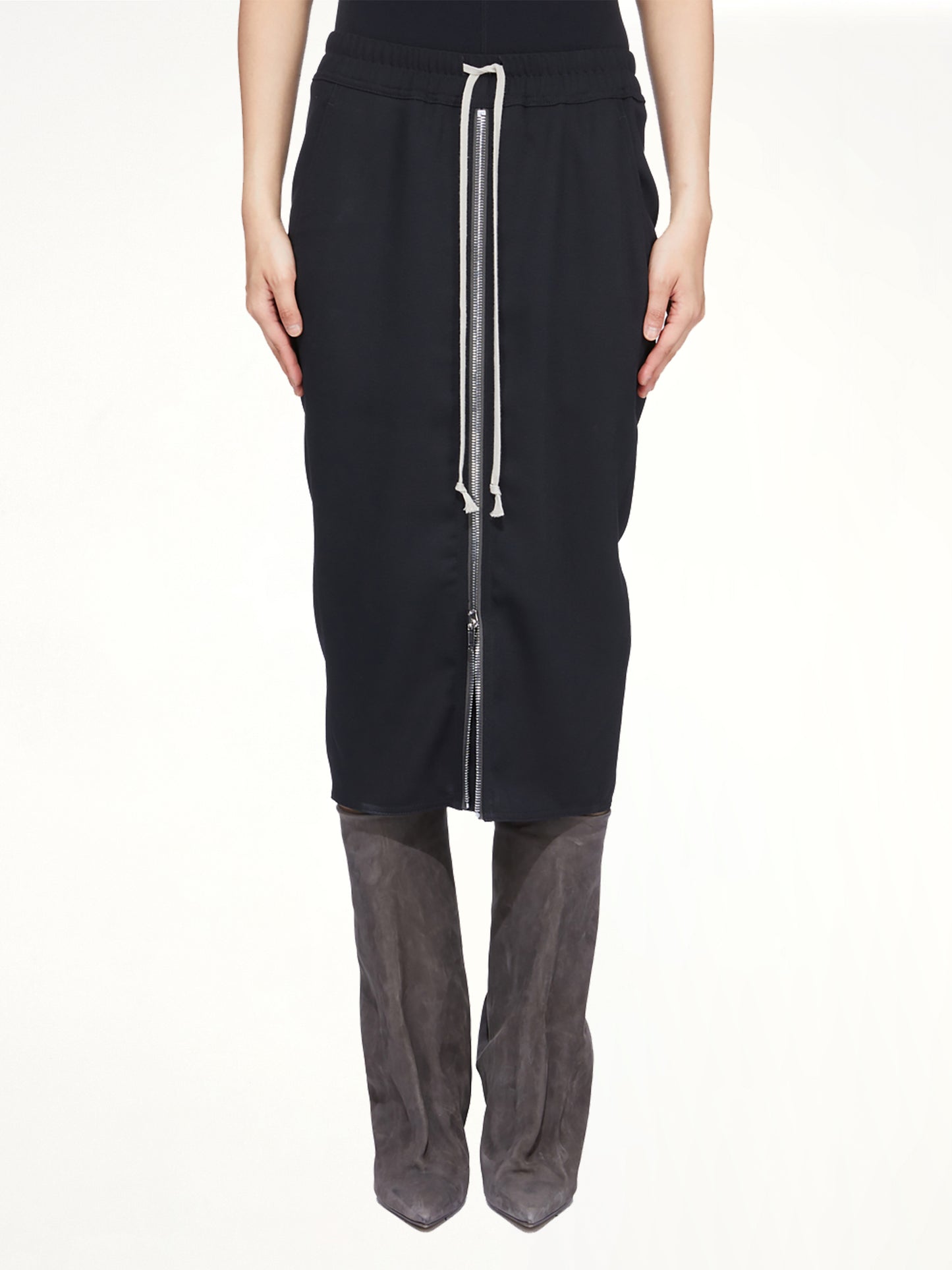 Zipped Short Pillar in Black