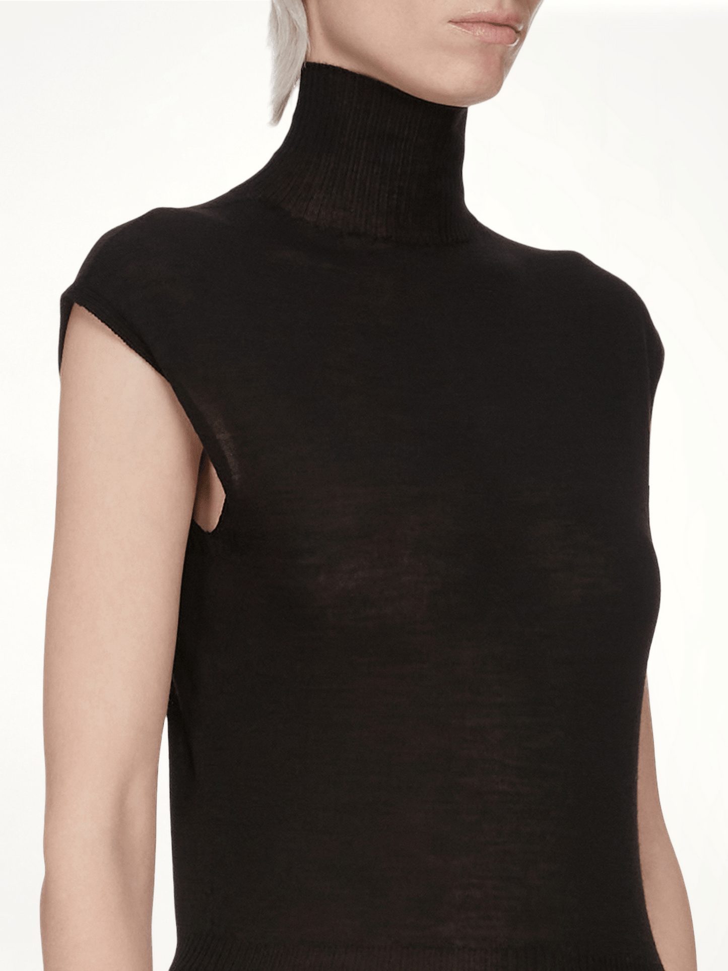 SL Turtle Sweater in Black