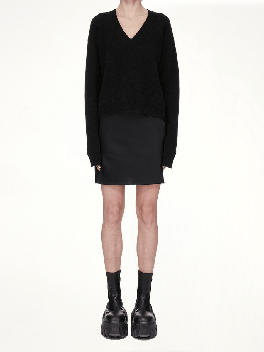 Tommy V Neck Sweater in Black