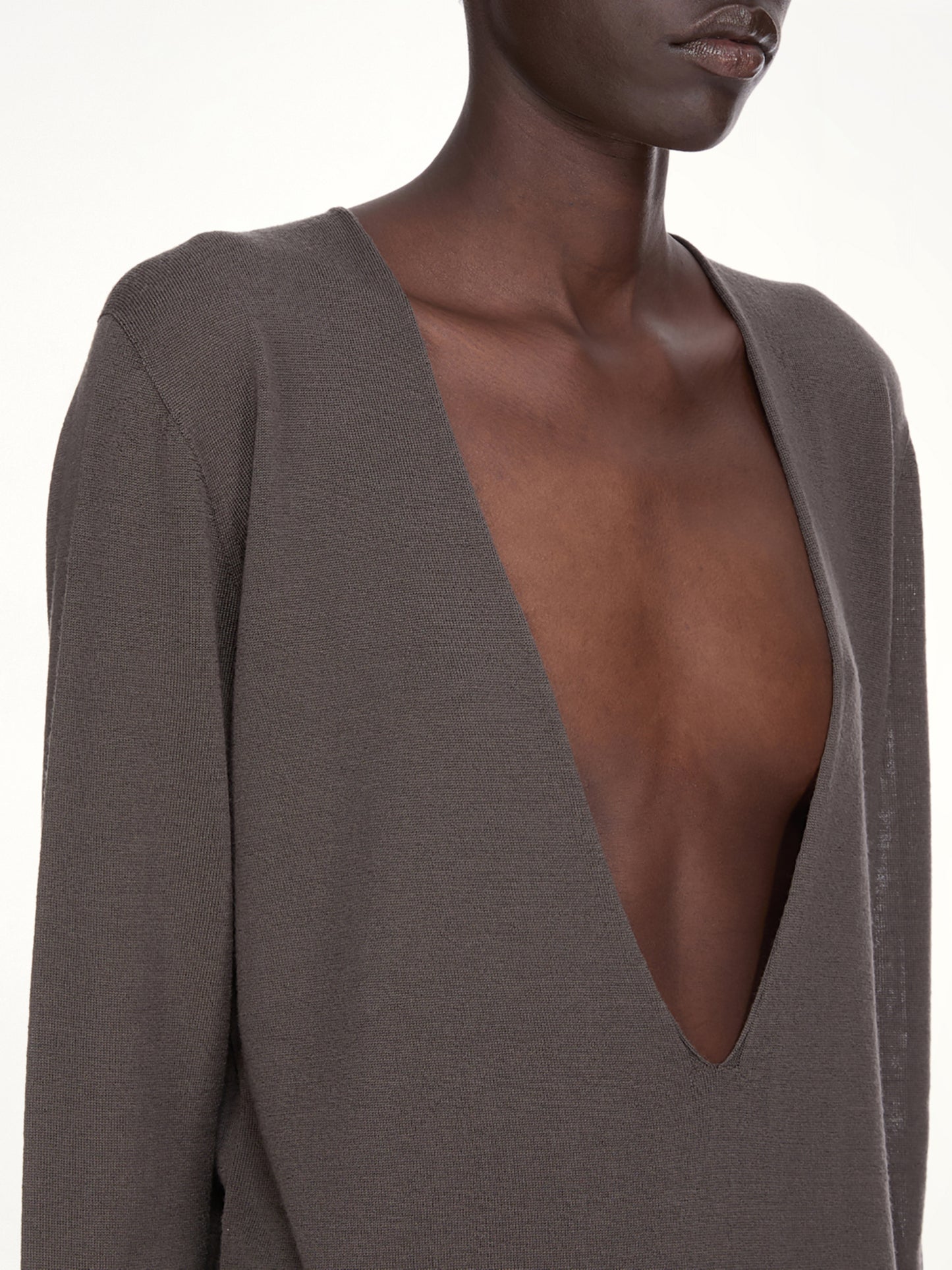 Extreme V Neck Pull in Dark Dust