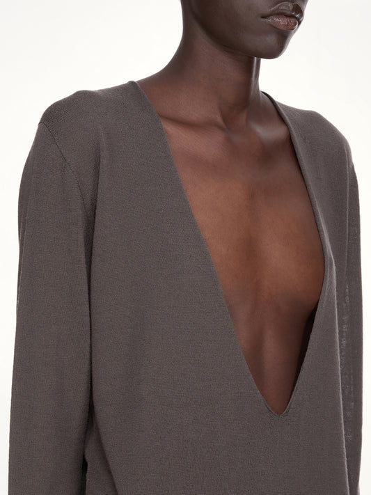 Extreme V Neck Pull in Dark Dust