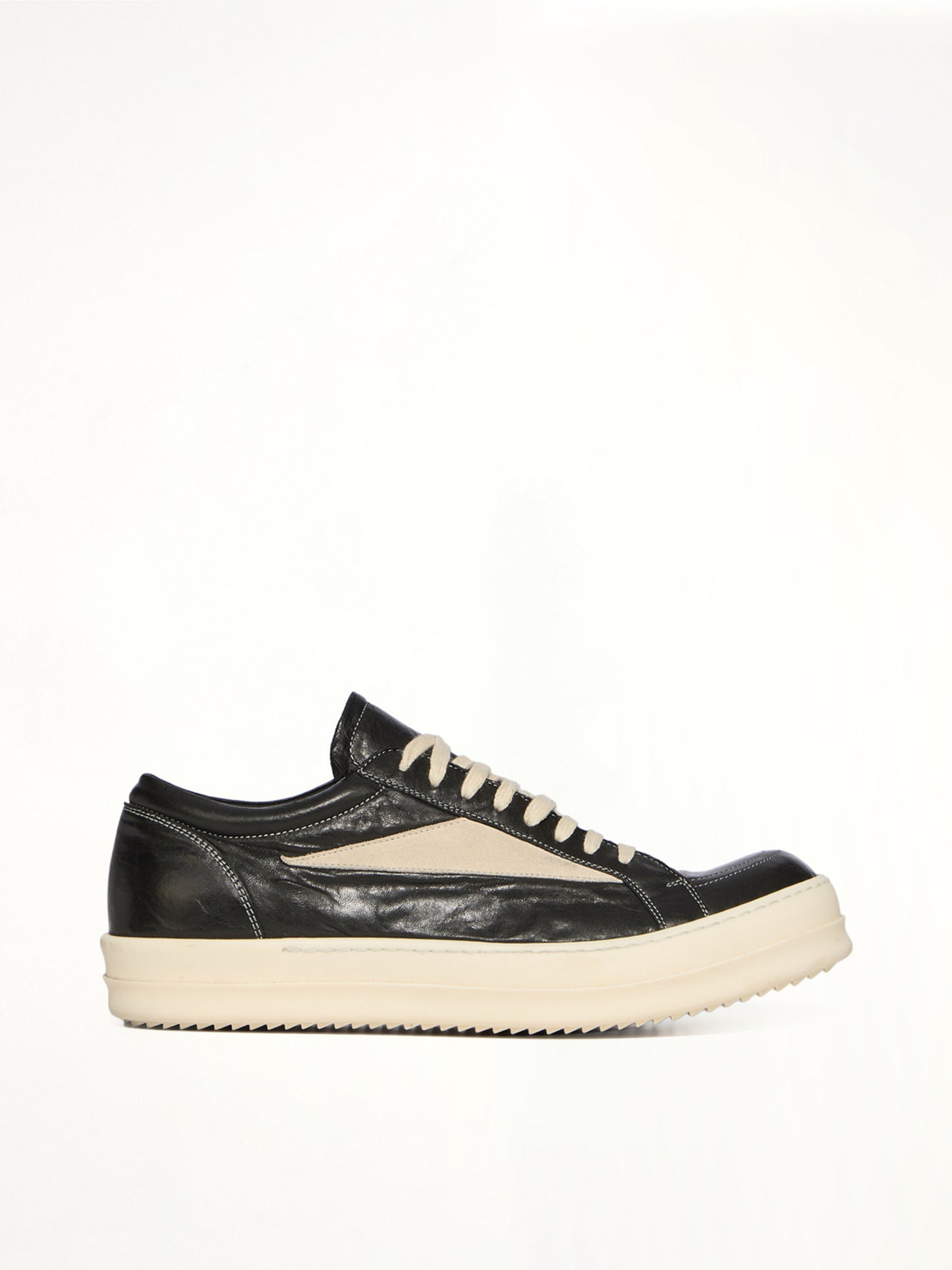 Vintage Lamb Sneaks in Black/Milk
