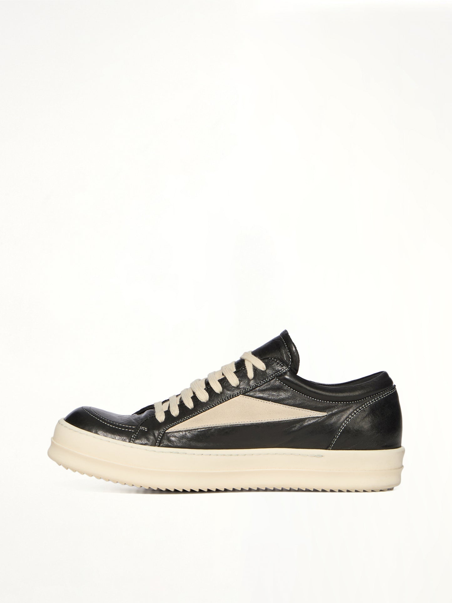 Vintage Lamb Sneaks in Black/Milk