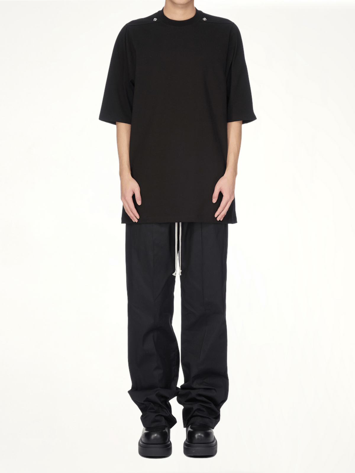 Jumbo SS Rivet T-Shirt in Black