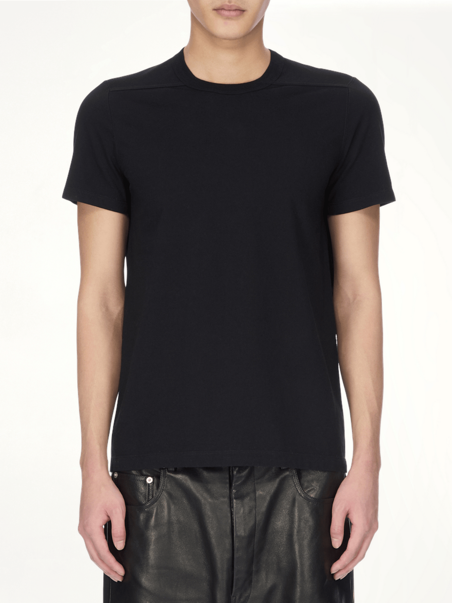 Short Level T-Shirt in Black