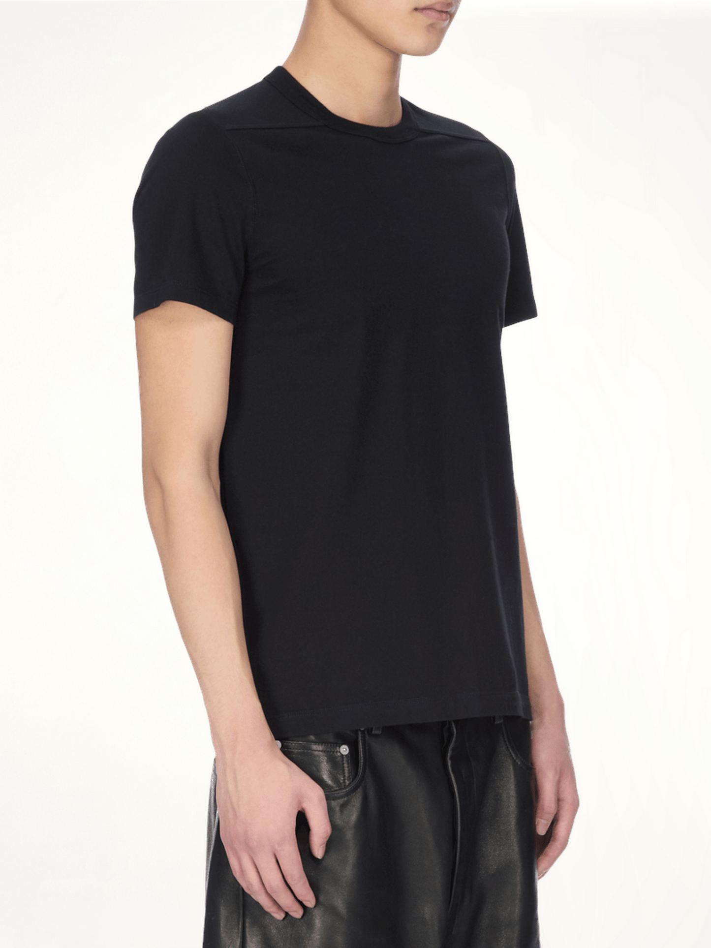 Short Level T-Shirt in Black