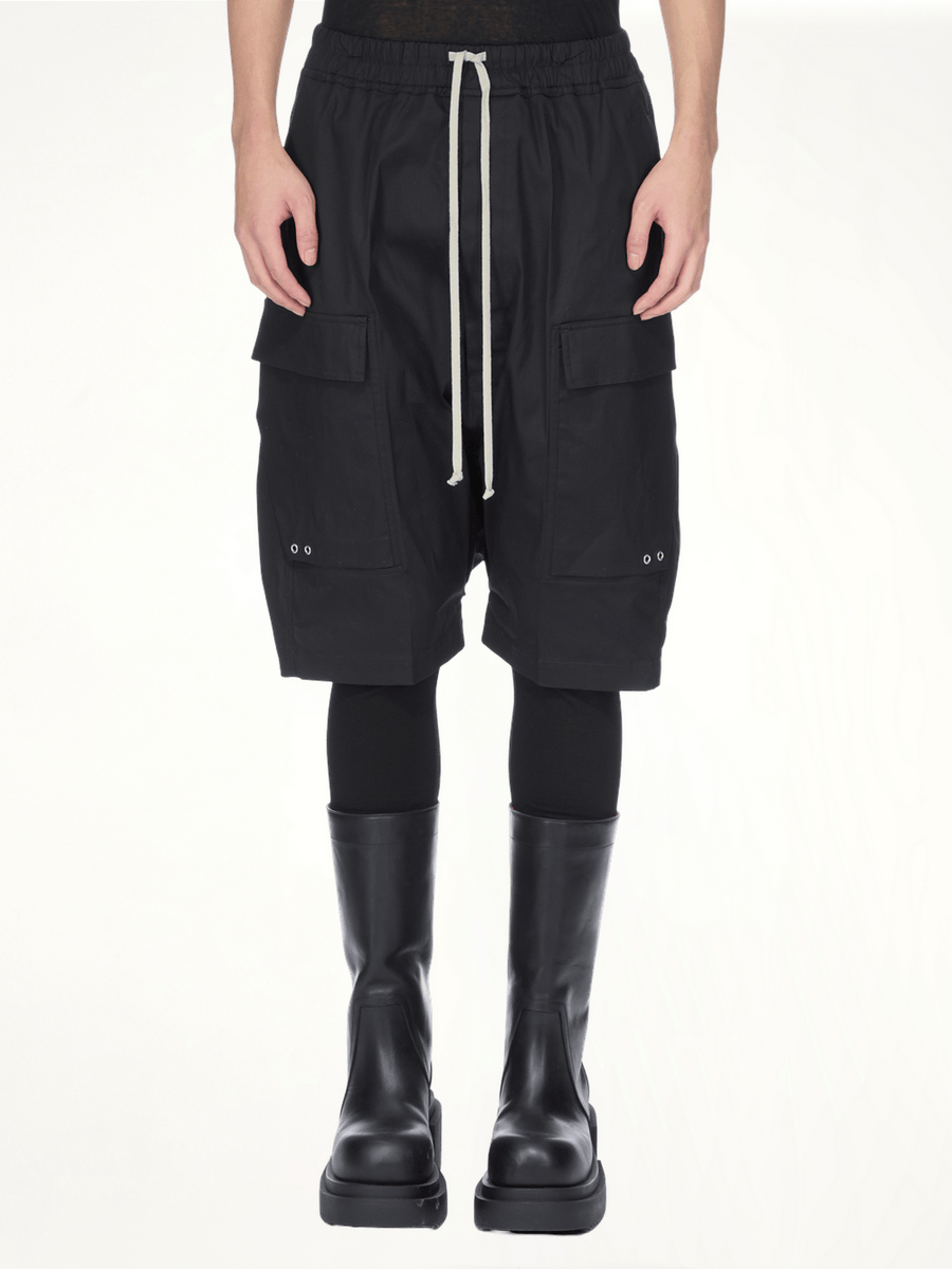 Cargo Pods Shorts in Black