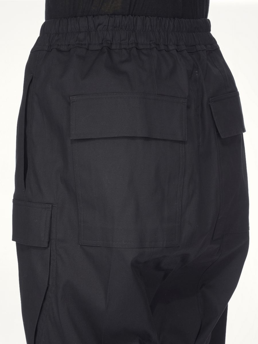 Cargo Pods Shorts in Black