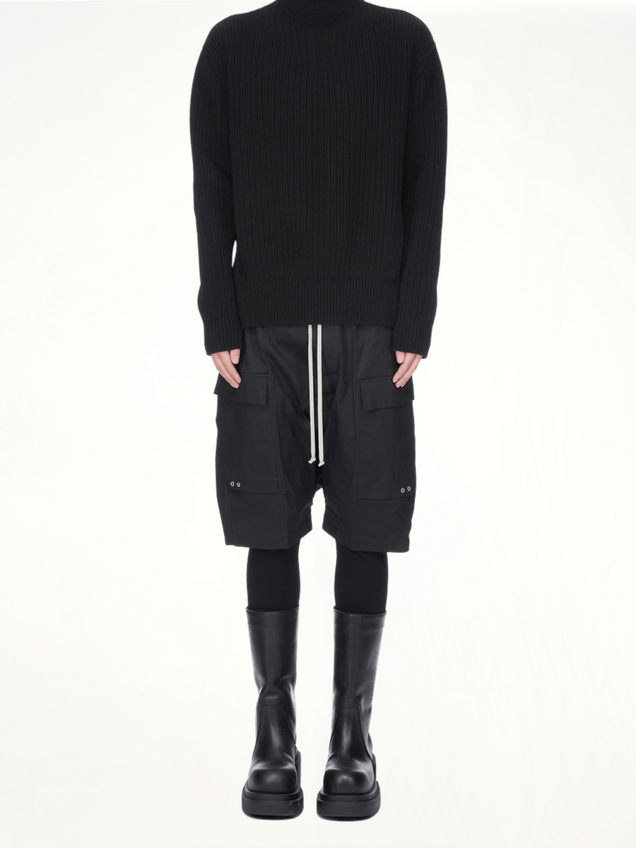 Cargo Pods Shorts in Black