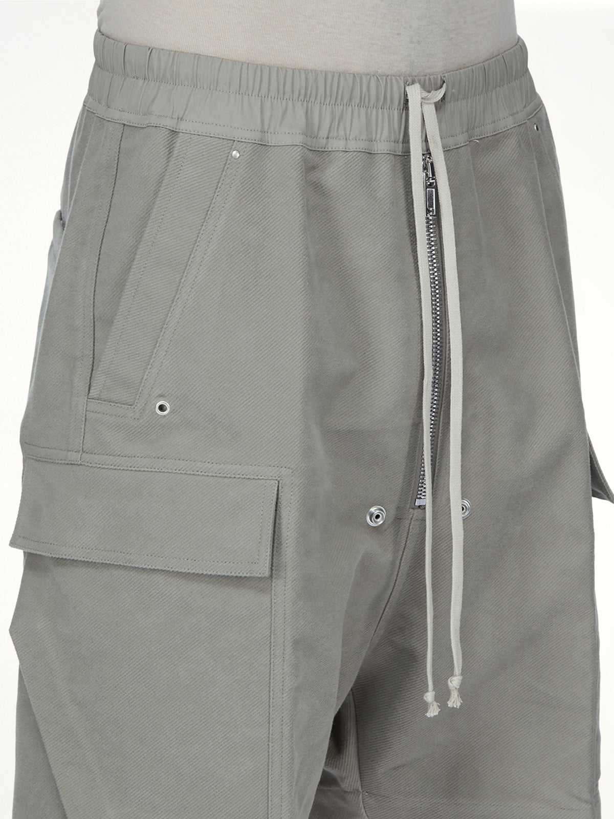 Brushed Twill Cargobela Shorts in Dark Pearl