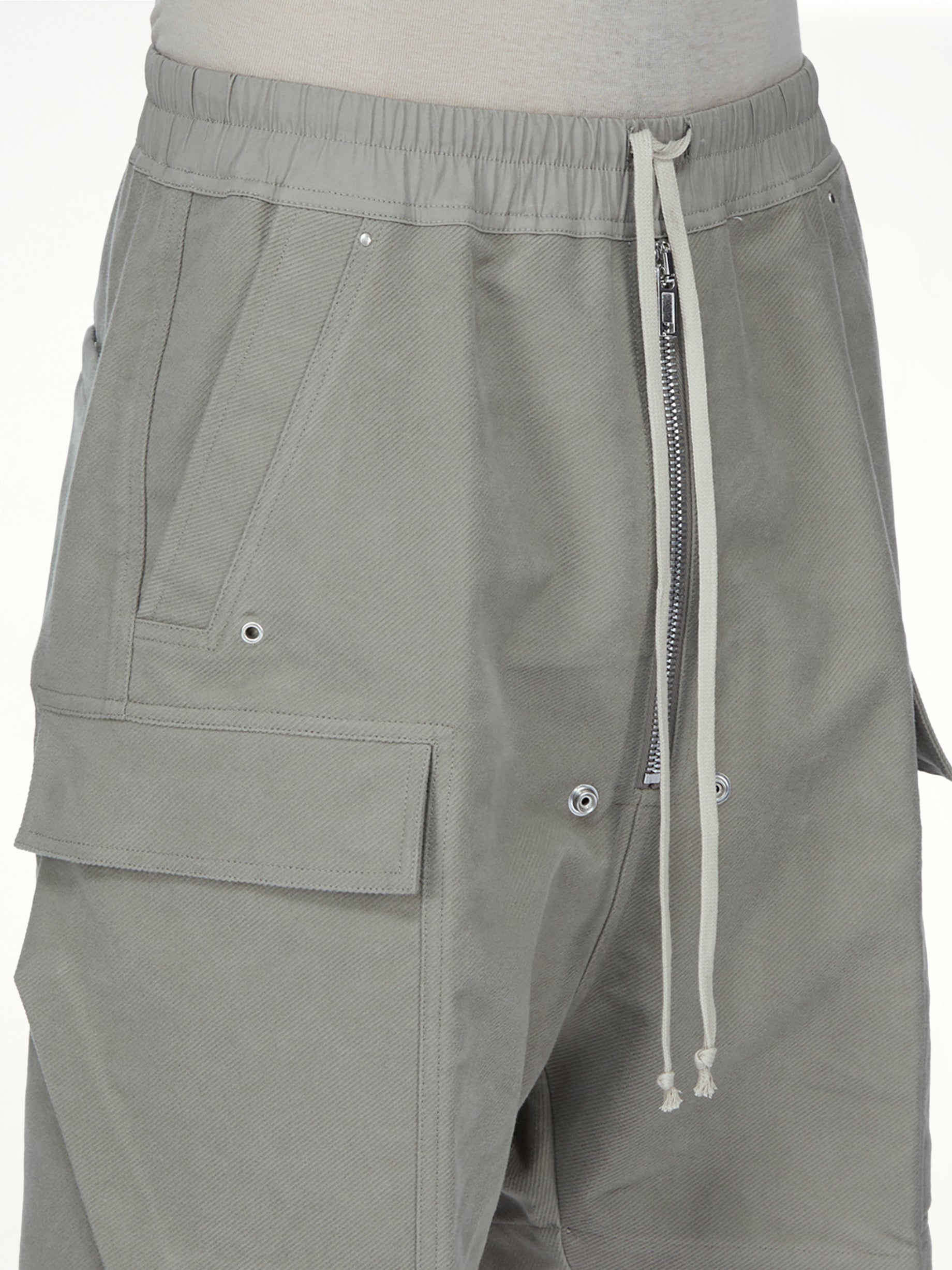 Brushed Twill Cargobela Shorts in Dark Pearl