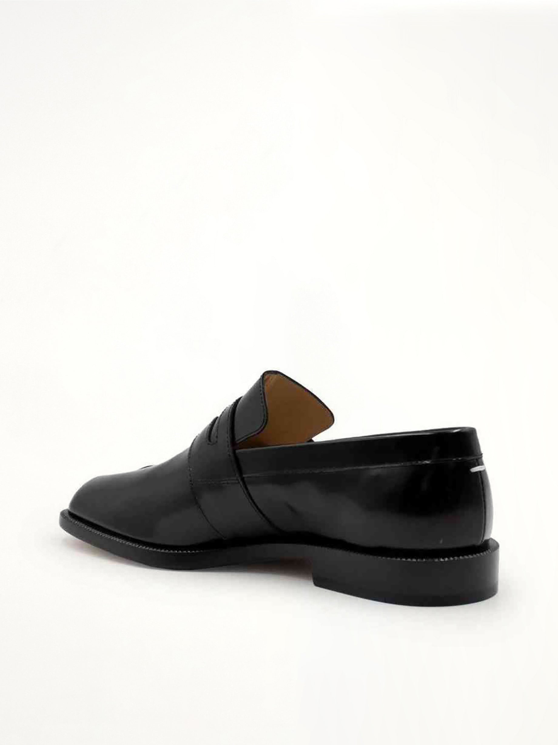 Tabi Loafers in Black