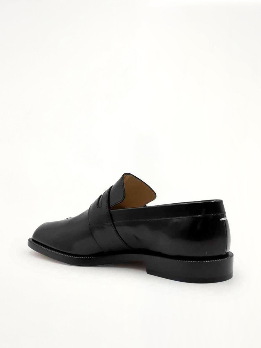 Tabi Loafers in Black