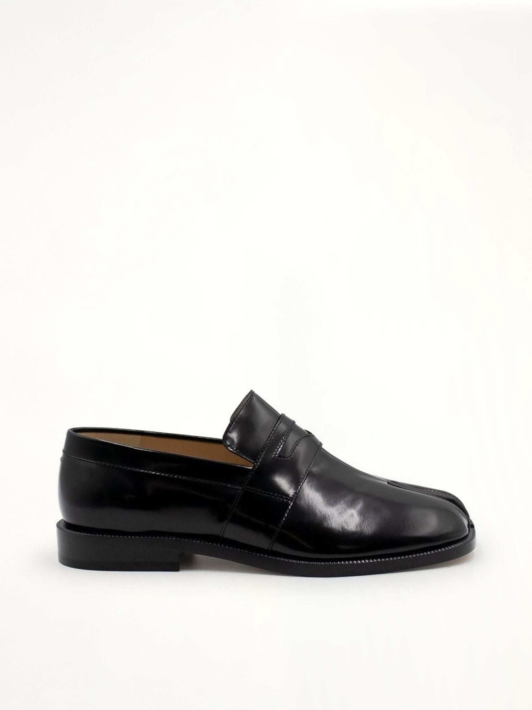 Tabi Loafers in Black