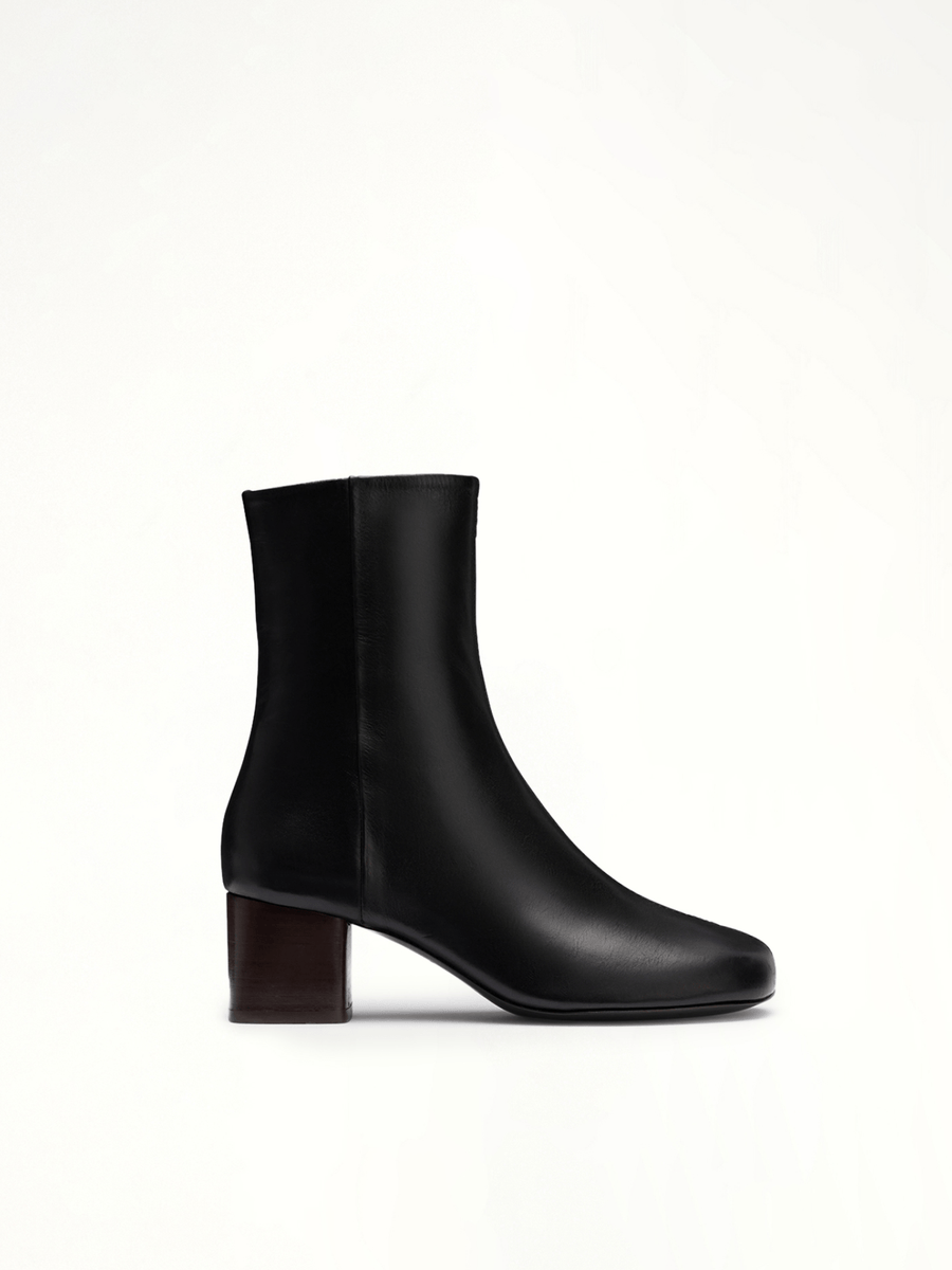 Anatomic Boots H55 in Black Side View | LEMAIRE
