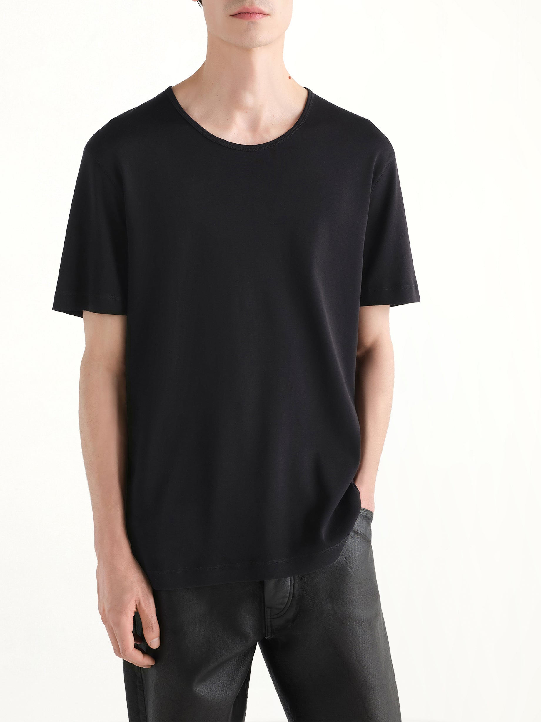 U-Neck T-Shirt in Black