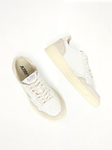 Medalist Low Sneakers in White Top View | AUTRY