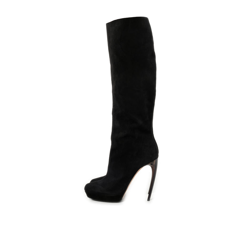 Alexander Mcqueen Suede Boots in Black Side View | ALEXANDER MCQUEEN