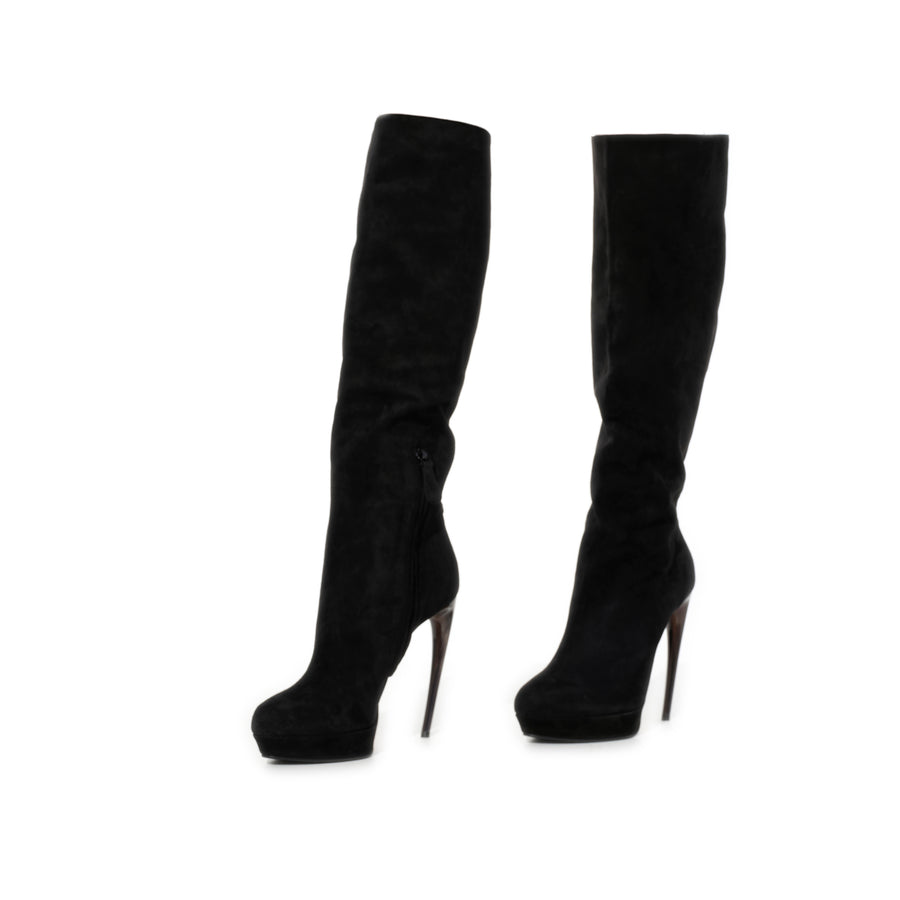 Alexander Mcqueen Suede Boots in Black Front View | ALEXANDER MCQUEEN
