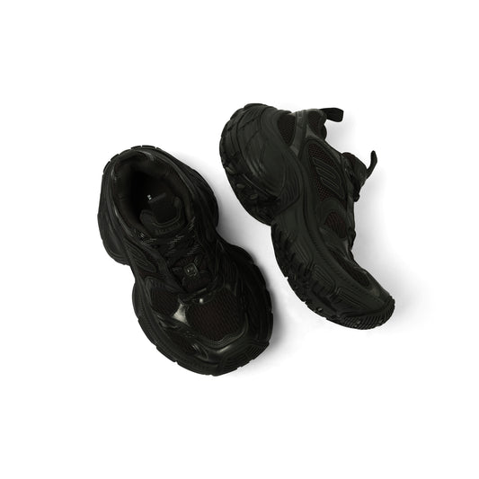 10XL Sneaker in Black