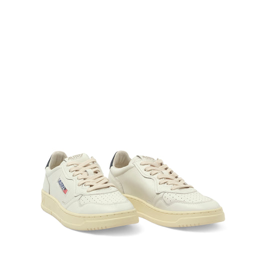 Medalist Low Sneakers in White/Space