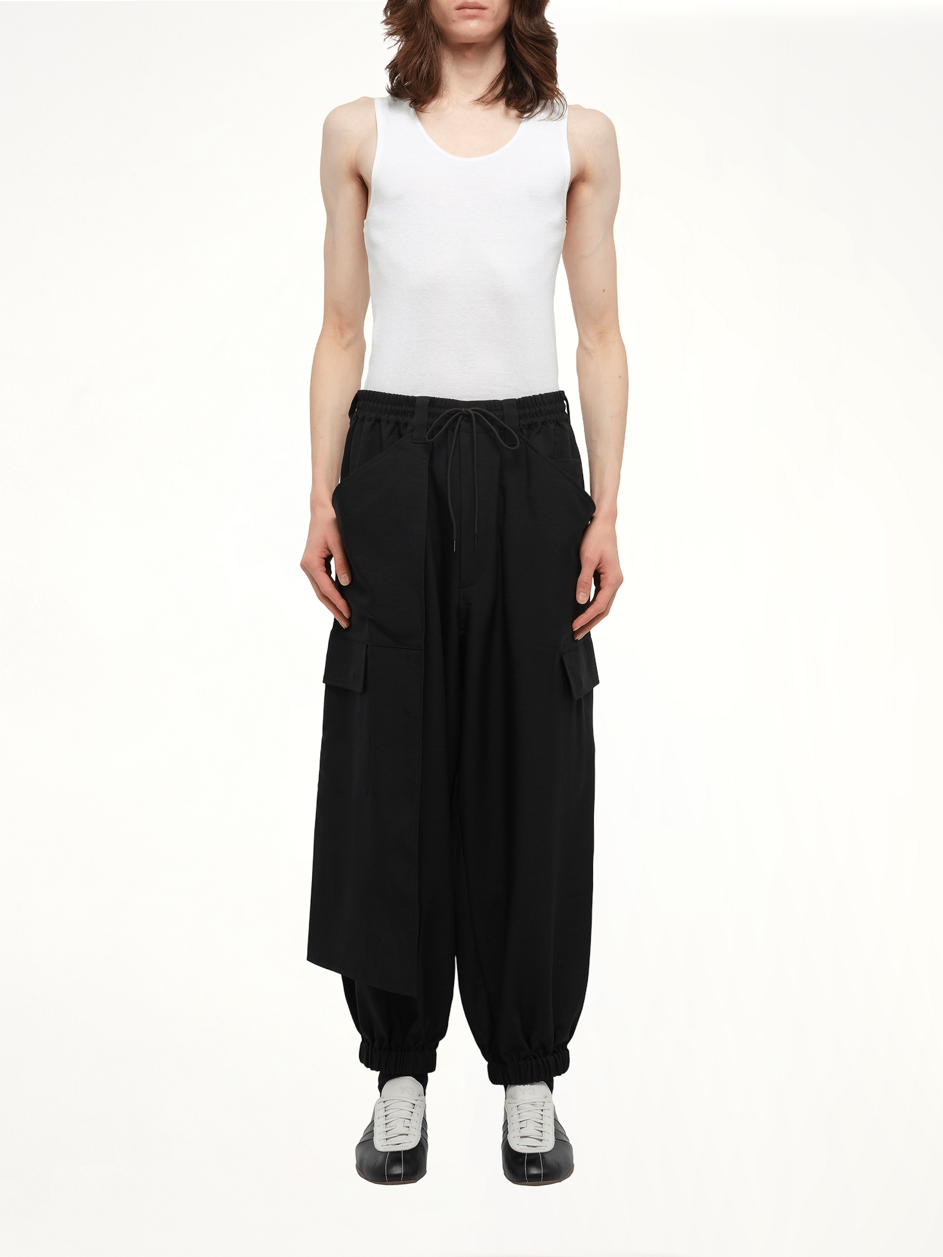 黑色运动制服缩口工装裤