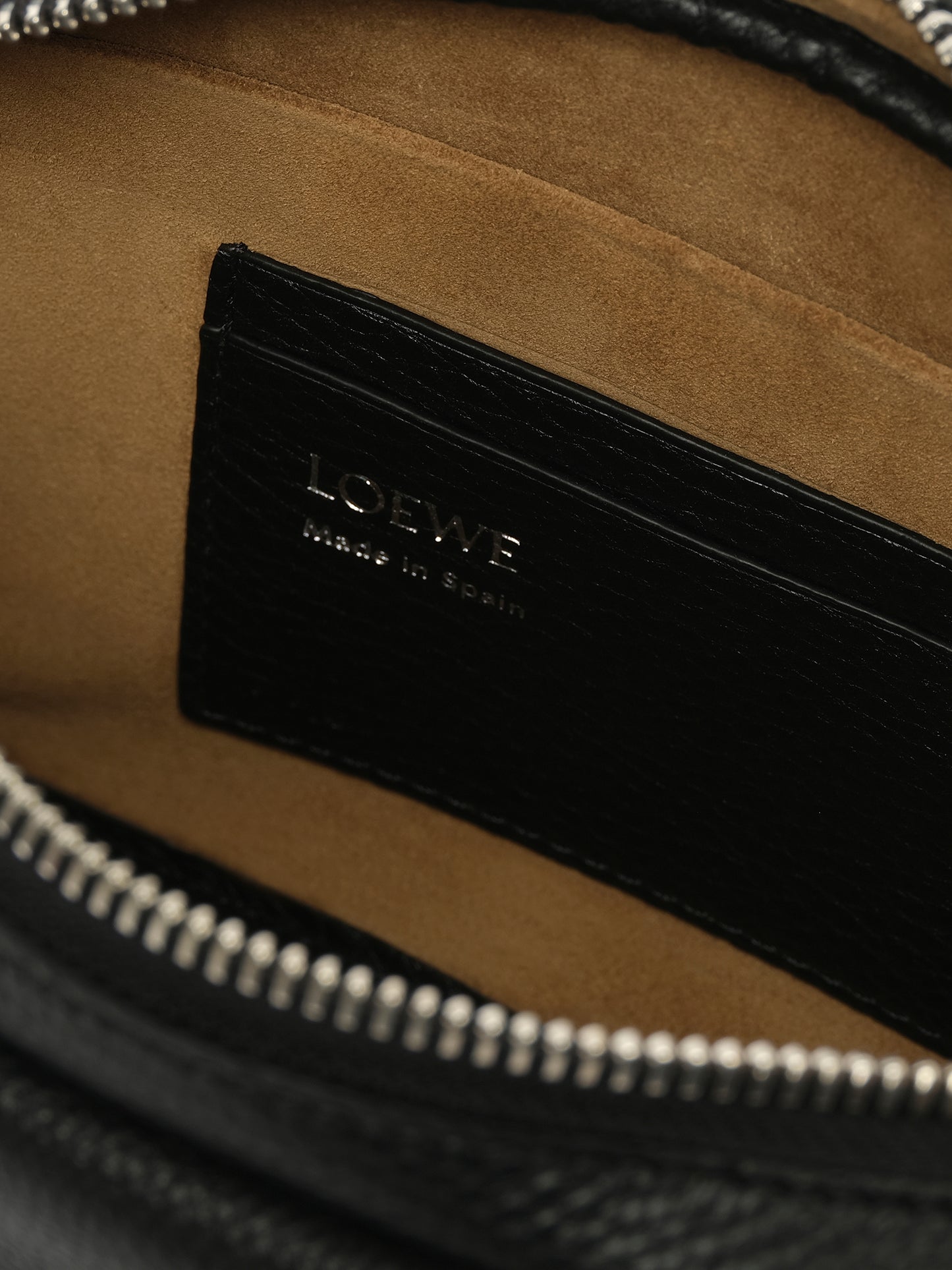 Calfskin Pebble Messenger Small in Black