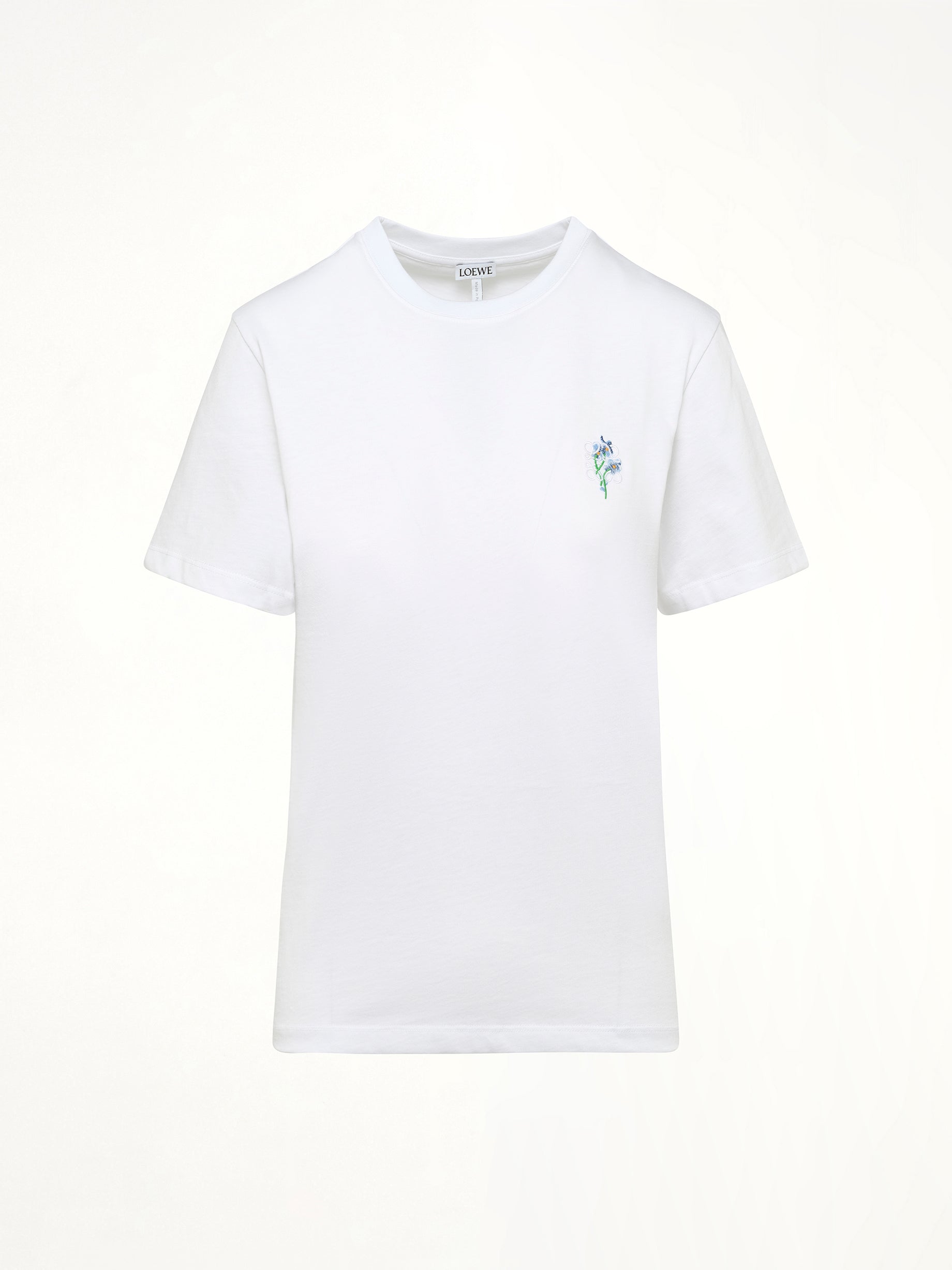 ホワイトのリラックスフィットTシャツ