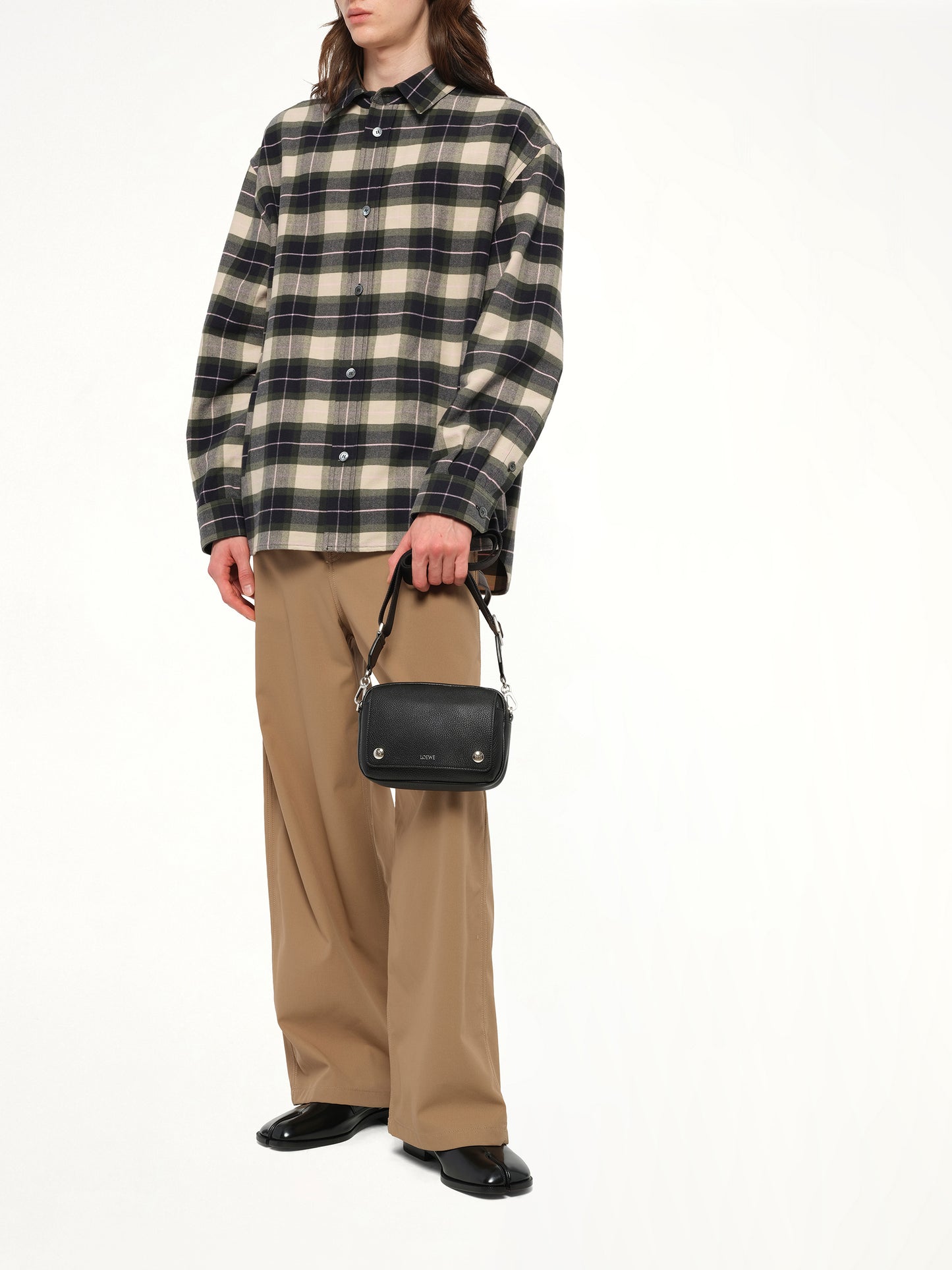 Calfskin Pebble Messenger Small in Black