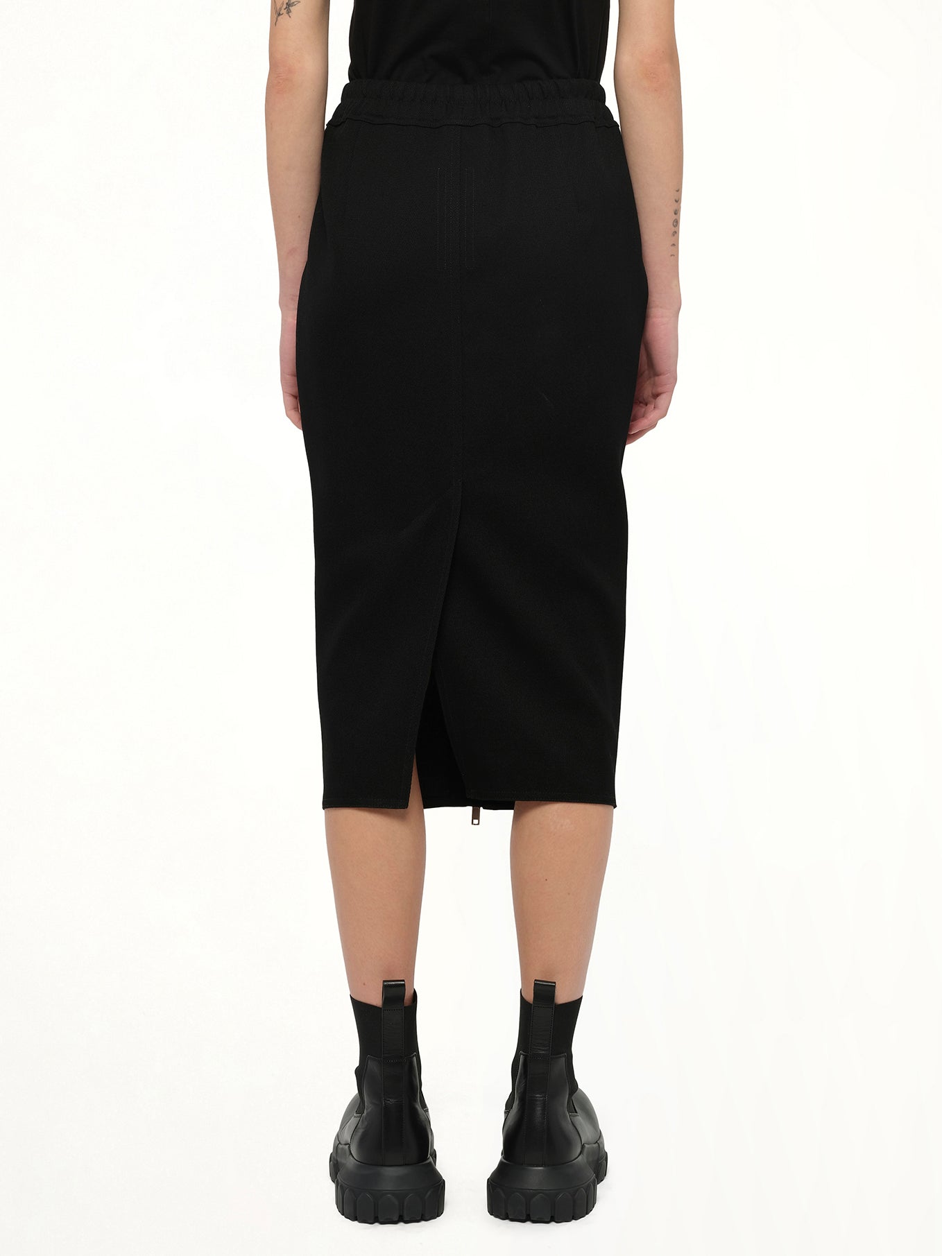 Zipped Short Pillar Skirt in Black