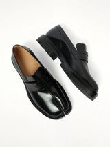 Tabi Loafers Chunky Sole in Black Top View | MAISON MARGIELA