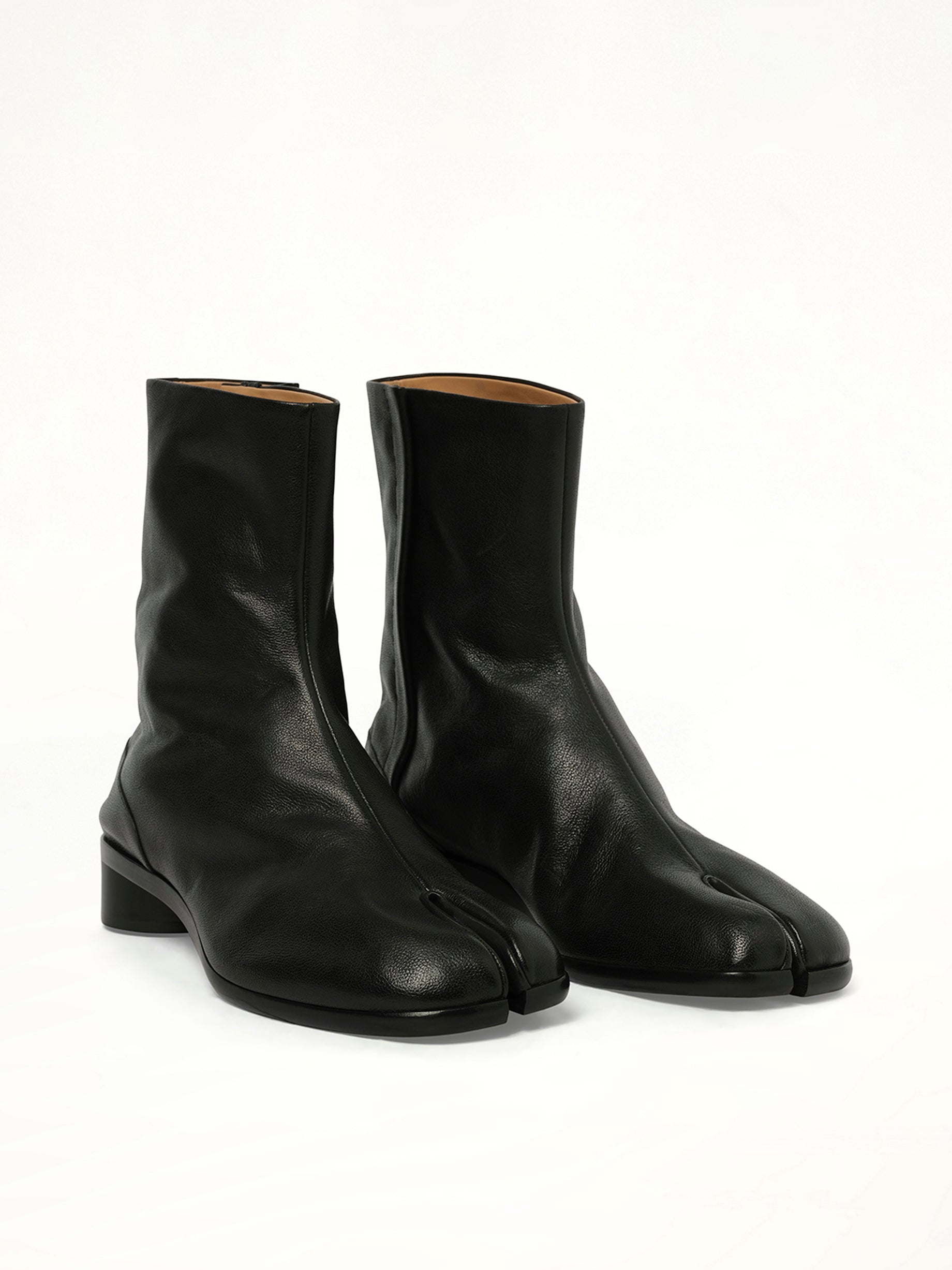 Tabi Ankle 3cm Boots in Black Front View | MAISON MARGIELA