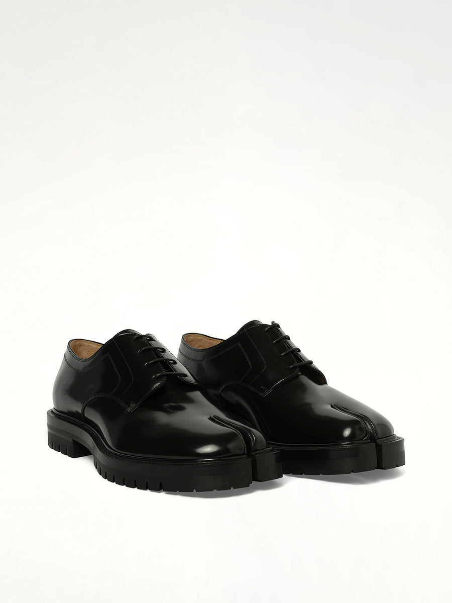 Tabi Lace-Ups Chunky Sole in Black Front View | MAISON MARGIELA