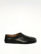 Tabi Babouches Loafers in Black Side View | MAISON MARGIELA