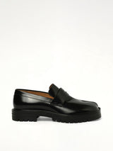 Tabi Leather Loafers Chunky Sole in Black Side View | MAISON MARGIELA