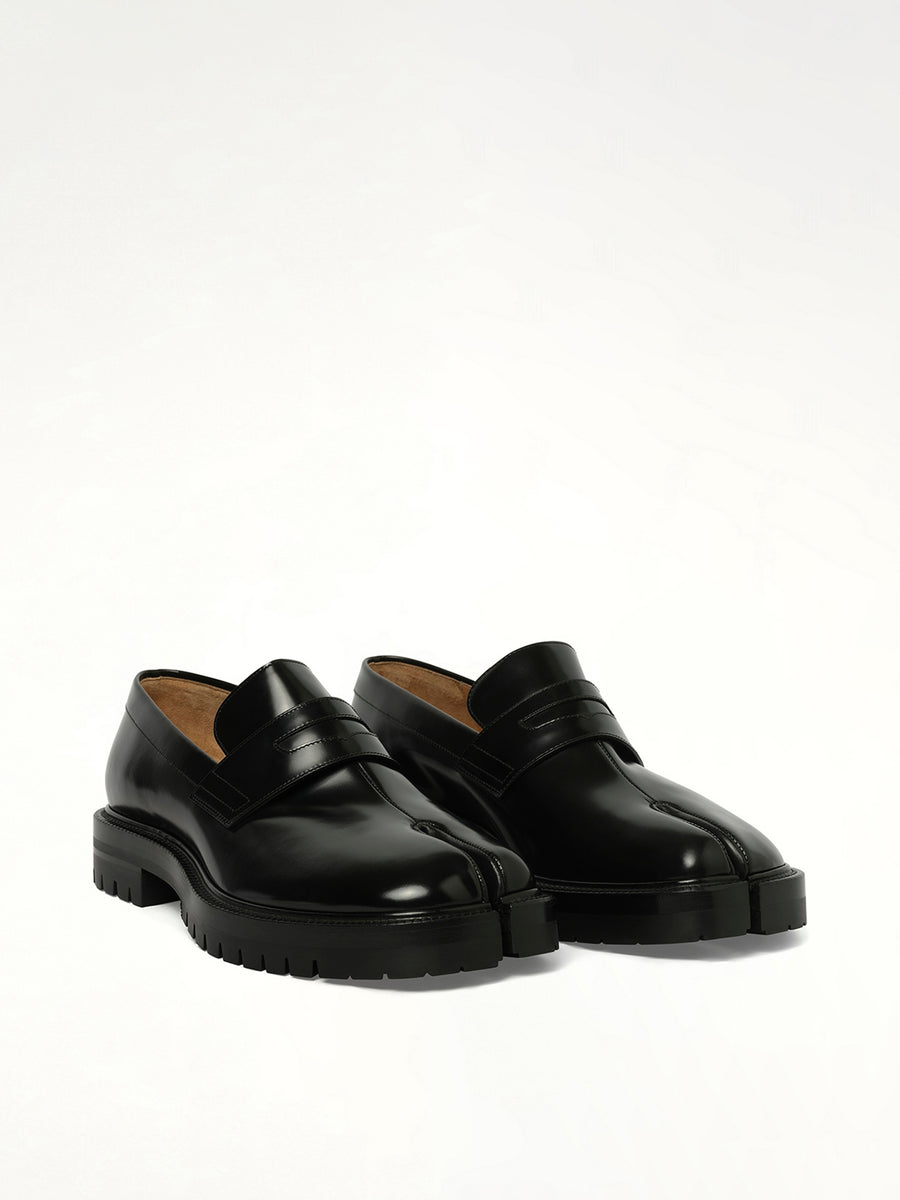 Tabi Leather Loafers Chunky Sole in Black Front View | MAISON MARGIELA