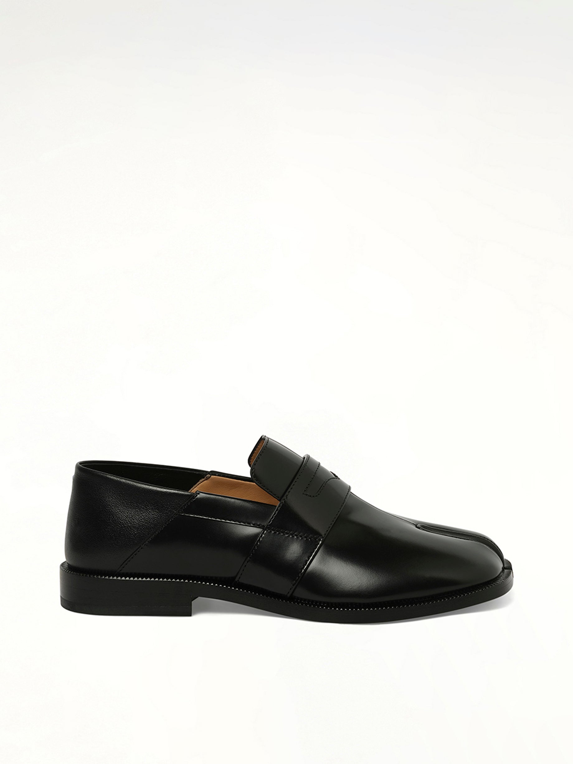 Tabi Loafers in Black Side View | MAISON MARGIELA