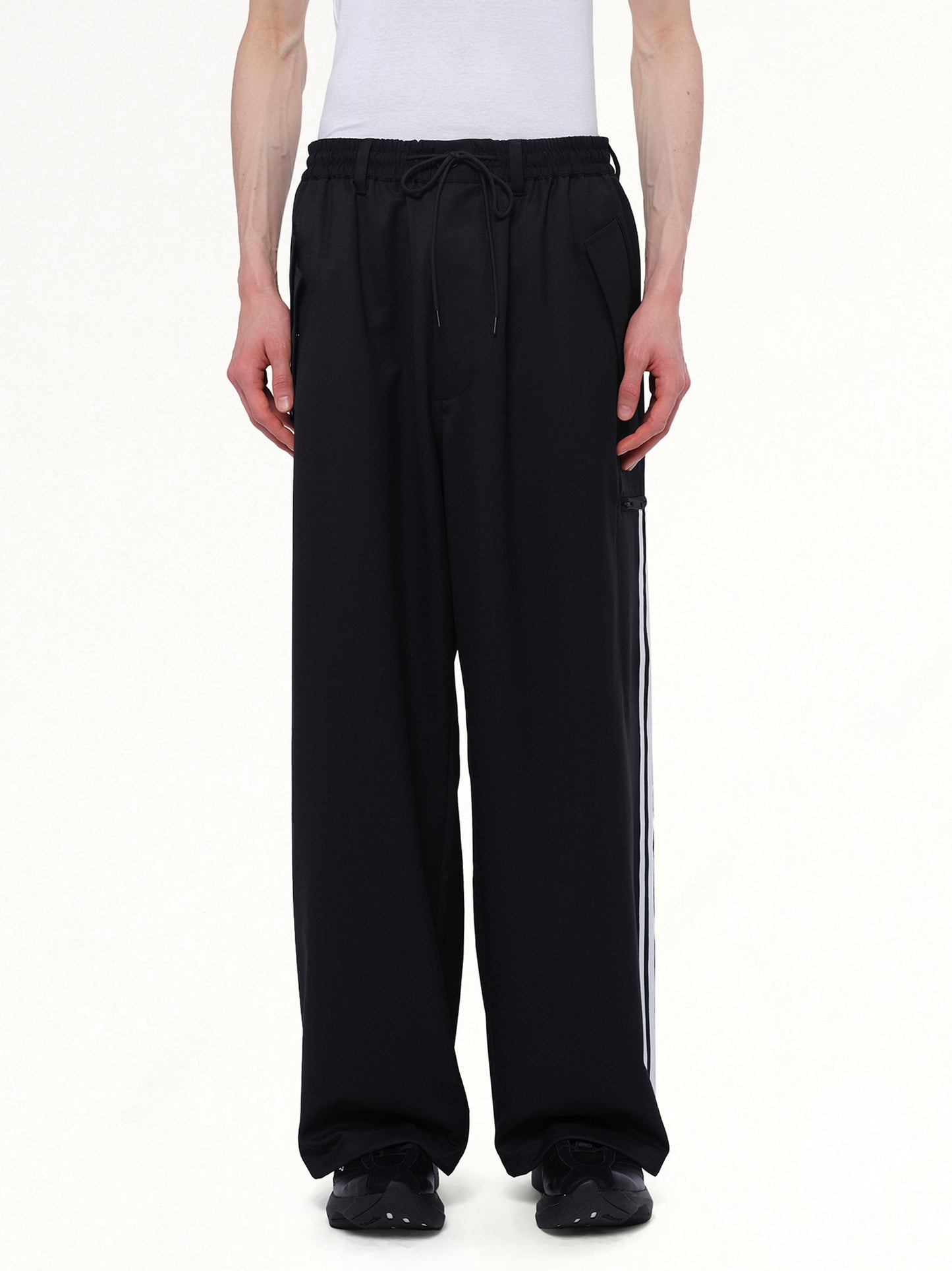 Refined Wool Pants in Black