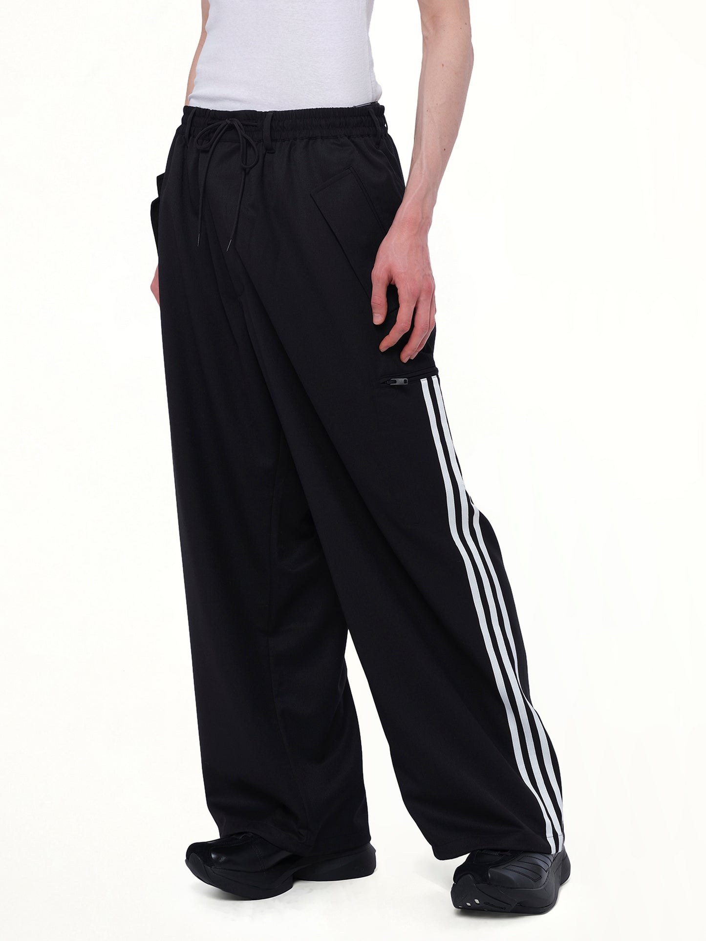 Refined Wool Pants in Black